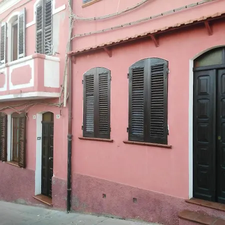 With 2 Bedrooms In With Enclosed Garden And Wifi 8 Km From The Beach *